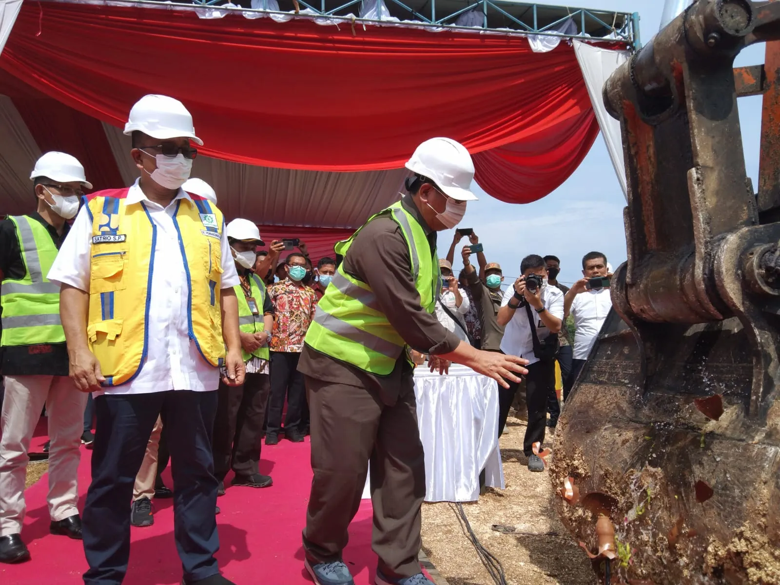 Bupati Tulungagung, Maryoto Birowo Resmikan Ground Breaking Pembangunan JLS Sine – Blitar
