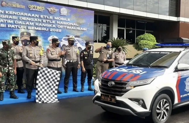 Apel Gelar Pasukan Operasi Patuh Semeru 2022, Kapolda Jatim Lepas 52 Unit ETLE Mobile