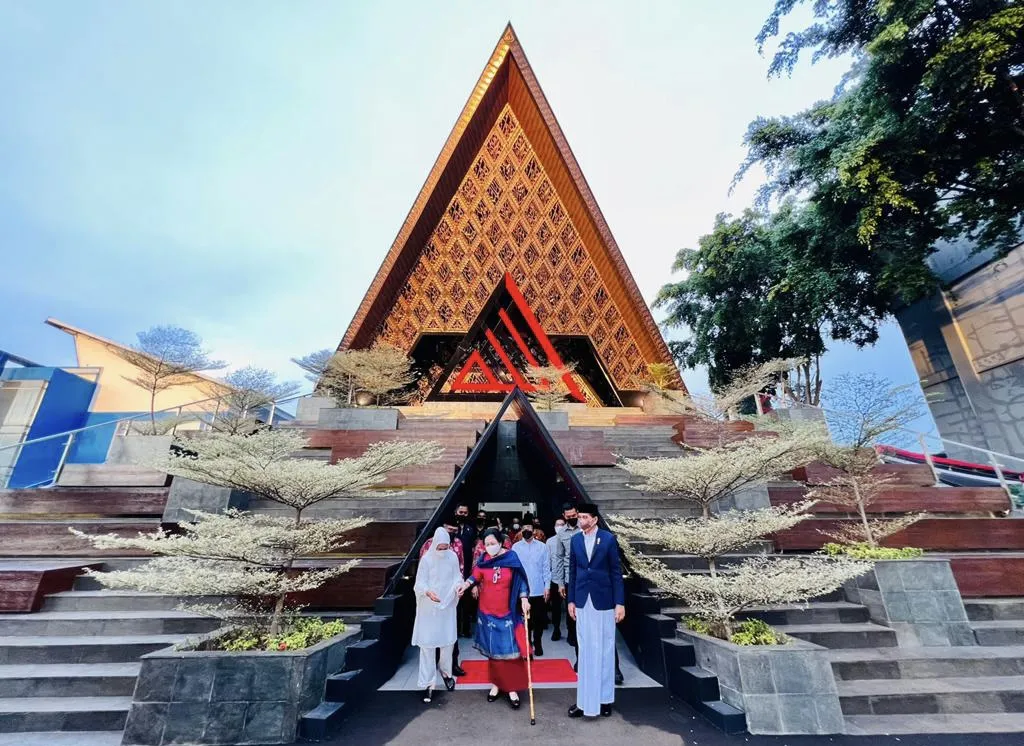 Resmikan Masjid At-Taufiq, Jokowi : Masjid Ini Sebagai Tempat Memperkokoh Peradaban Indonesia Modern