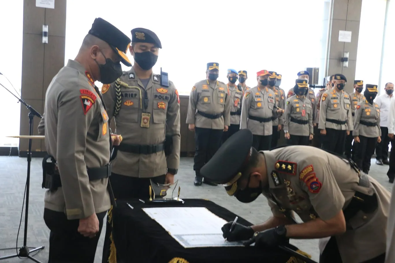 Kapolda Sumbar Irjen Pol Teddy Minahasa Pimpin Sertijab Kapolresta Padang