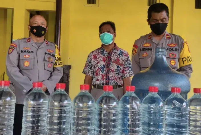 3 Orang Meninggal Dunia Usai Pesta Miras, Polisi Amankan Penjual Di Lakarsantri