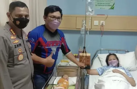 Lahir Di Hari Bhayangkara, Kapolres Metro Tangerang Kota Beri Kejutan 3 Bayi