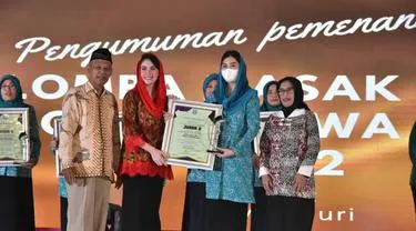 Novita Hardini Sabet Juara Lomba Masak Ikan se-Jawa Timur