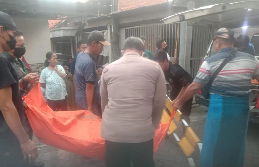 Mayat Wanita Ditemukan Mengapung Di Sungai Mas Gresik