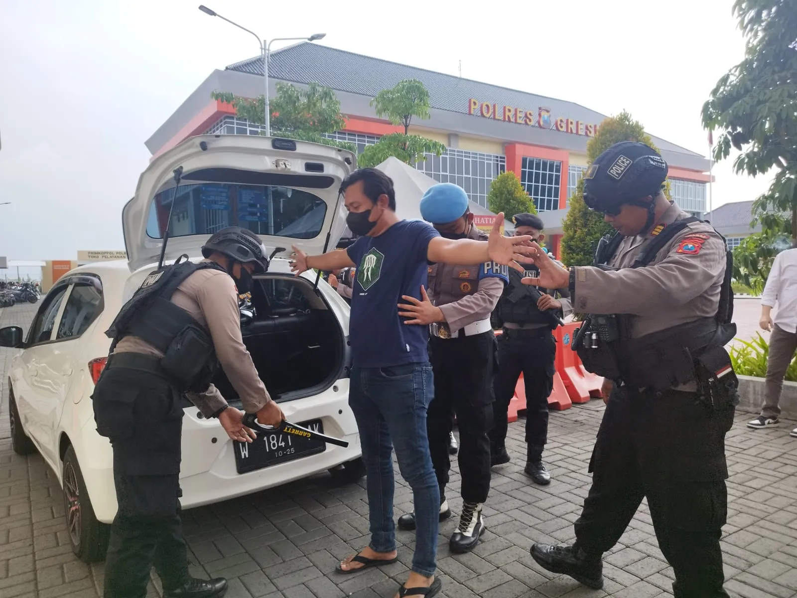 Pasca Bom Polsek Astana Anyar Bandung, Polres Gresik Perketat Penjagaan