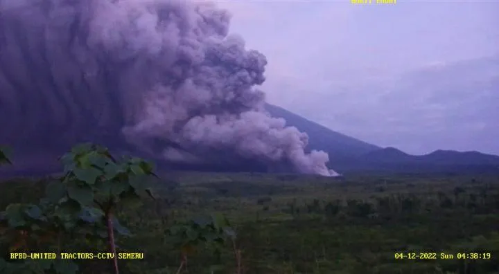 Erupsi Gunung Semeru, Guguran Awan Panas Bertebaran Sejauh 7 Km