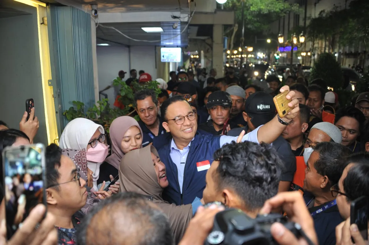 Jalan-Jalan Di Tunjungan, Cara Anies Baswedan Nostalgia Dengan Surabaya