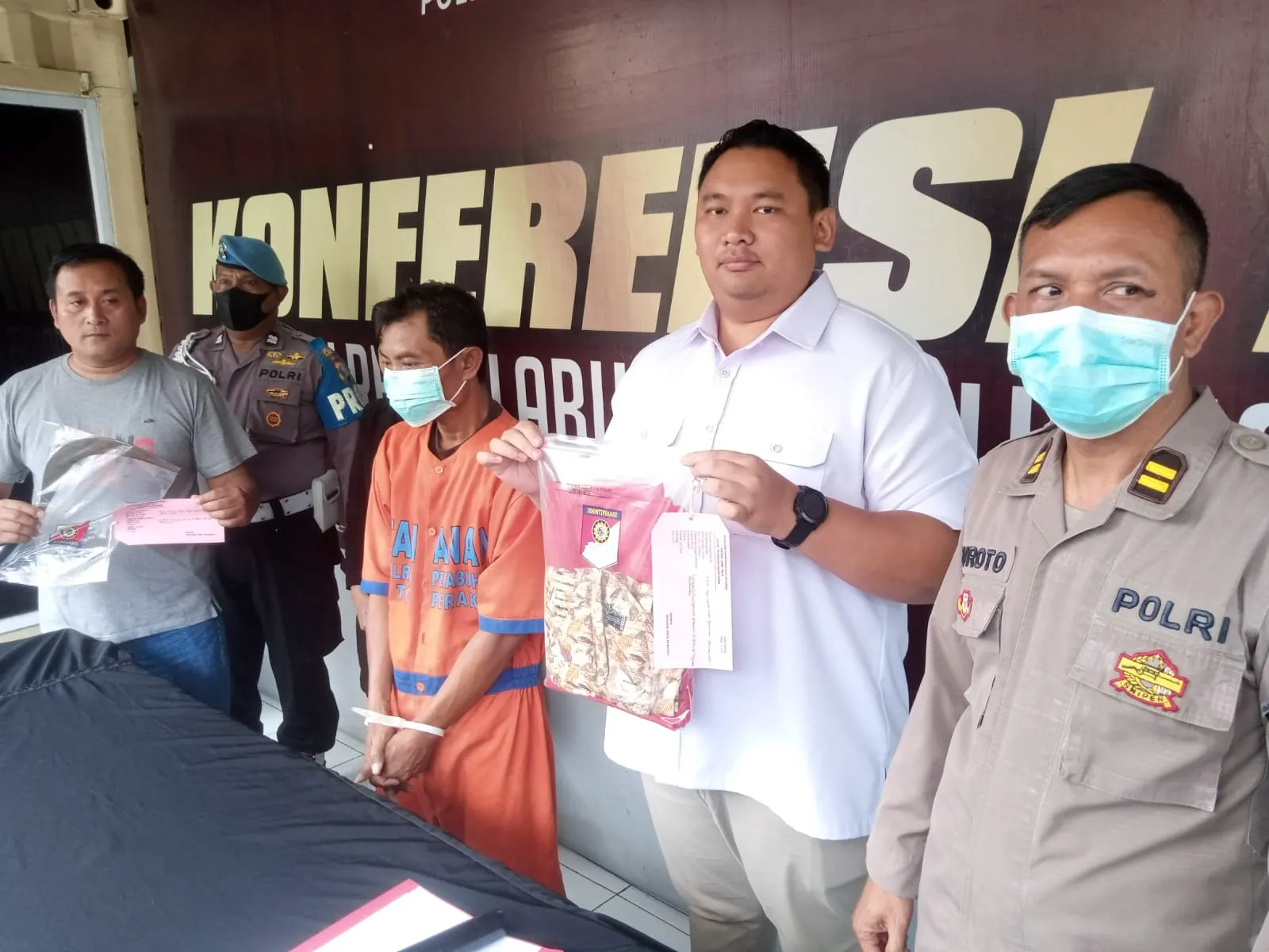 Bacok Tetangga Hingga Tewas Residivis Diringkus Polres Pelabuhan Tanjung Perak