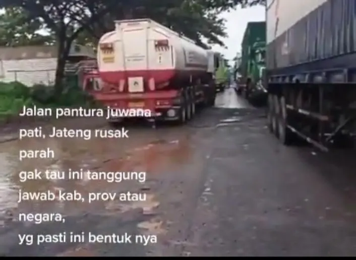 Netizen Minta Jokowi Cek Jalanan Jateng yang Rusak : Gubernurnya Sibuk Jogging