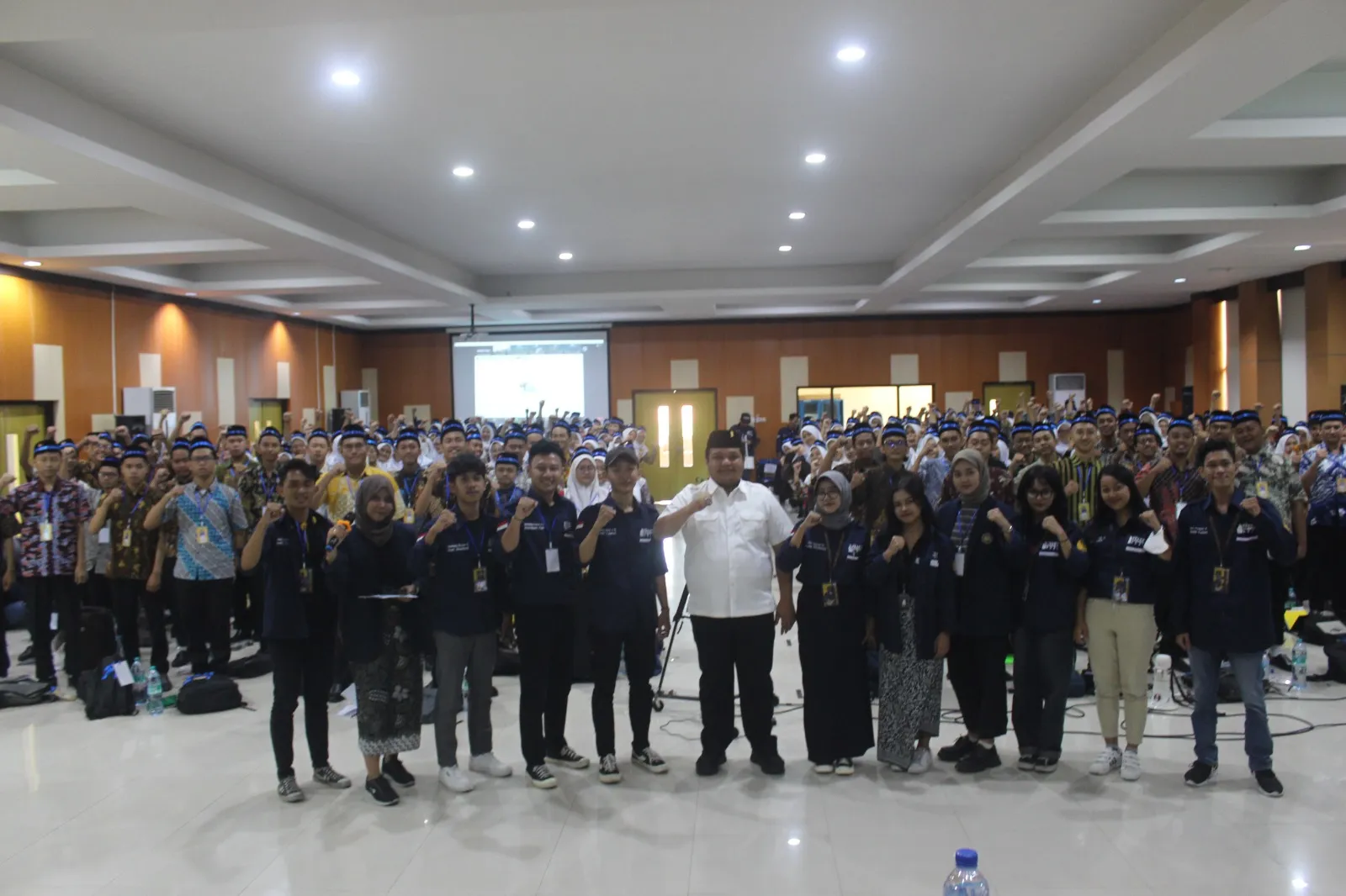 Achmad Hidayat Populerkan Salam Pancasila Ke Ribuan Mahasiswa UNESA