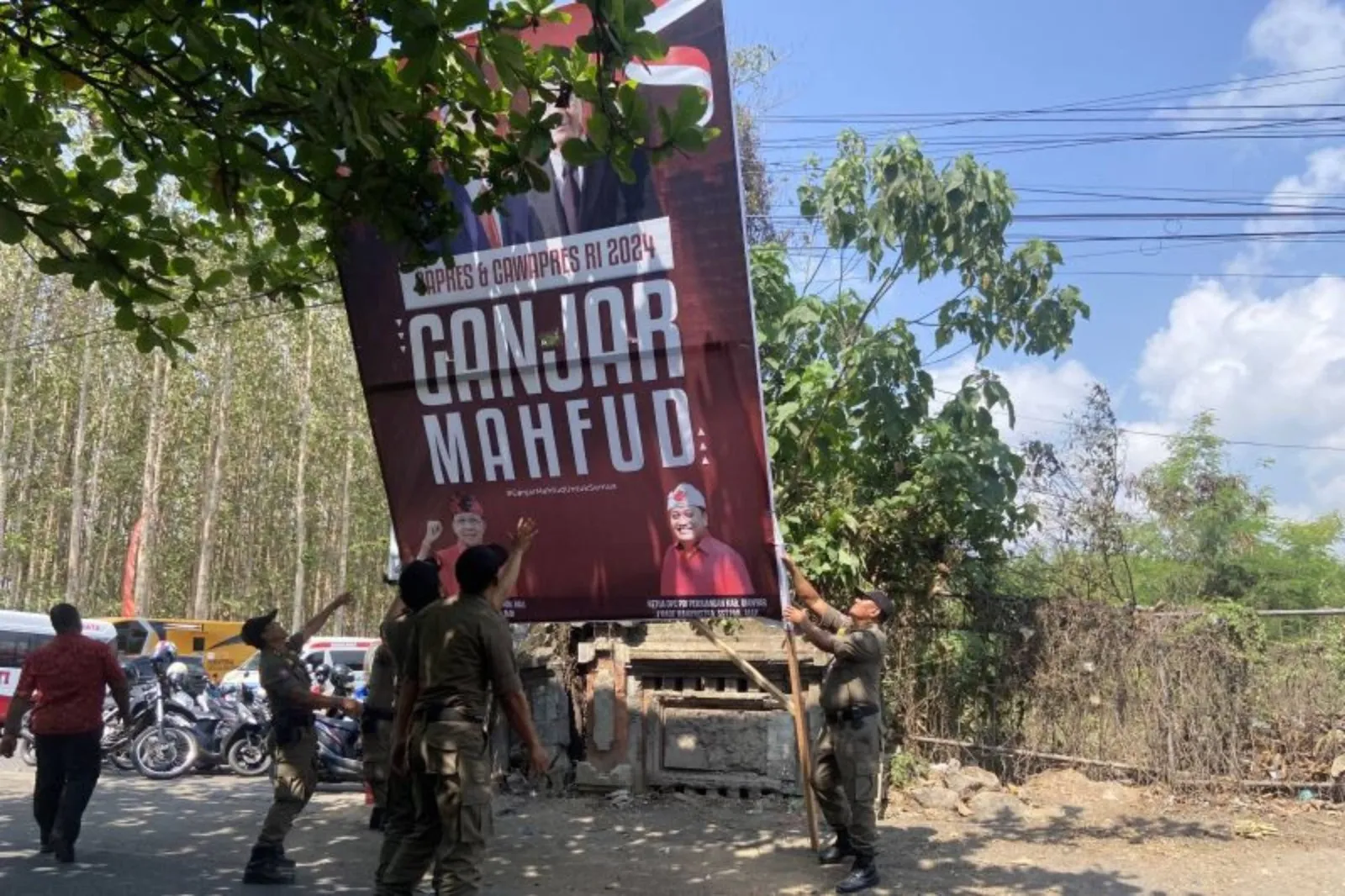 Baliho Ganjar-Mahfud di Bali Dicopot Saat Kunjungan Jokowi, PDIP: Jangan Ganggu Kandang Banteng