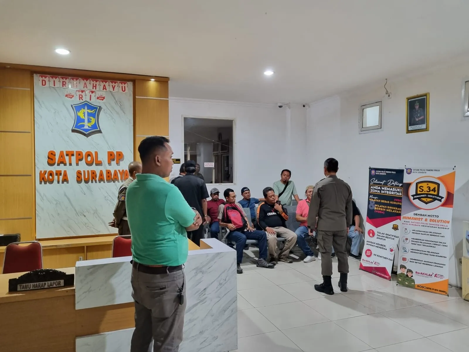 Kantor Satpol PP Surabaya Didatangi Buruh, Fikser: Proses Hukum Terus Jalan