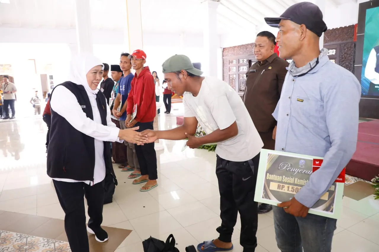 Kabar Baik! Pemprov Jatim Bagi-bagi Bansos Rp 27 Miliar, Ini Target Gubernur Khofifah