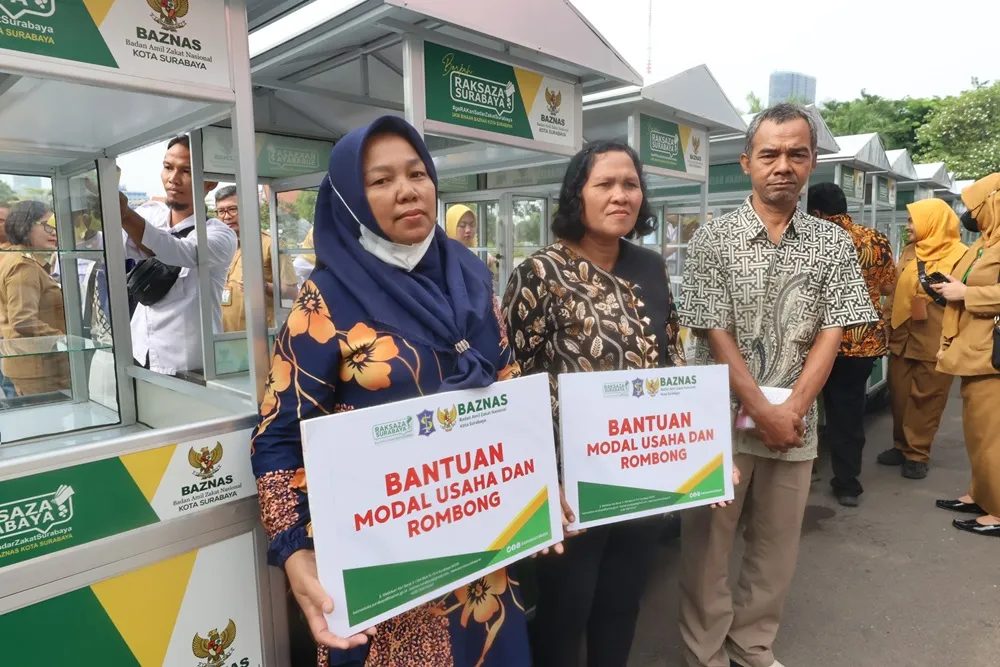 Pemkot Surabaya Beri Bantuan Modal Usaha hingga Rombong ke Pokmas dan Pertukir
