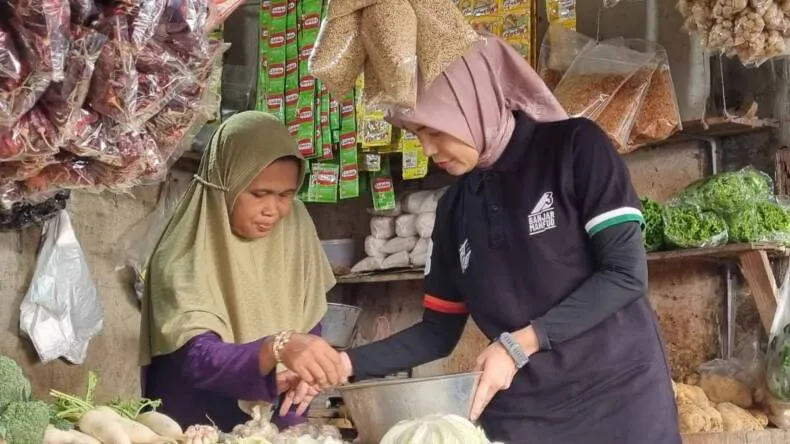 Ke Bondowoso, Istri Ganjar Pranowo Tampung Aspirasi Pedagang Pasar yang Keluhkan Harga Sembako