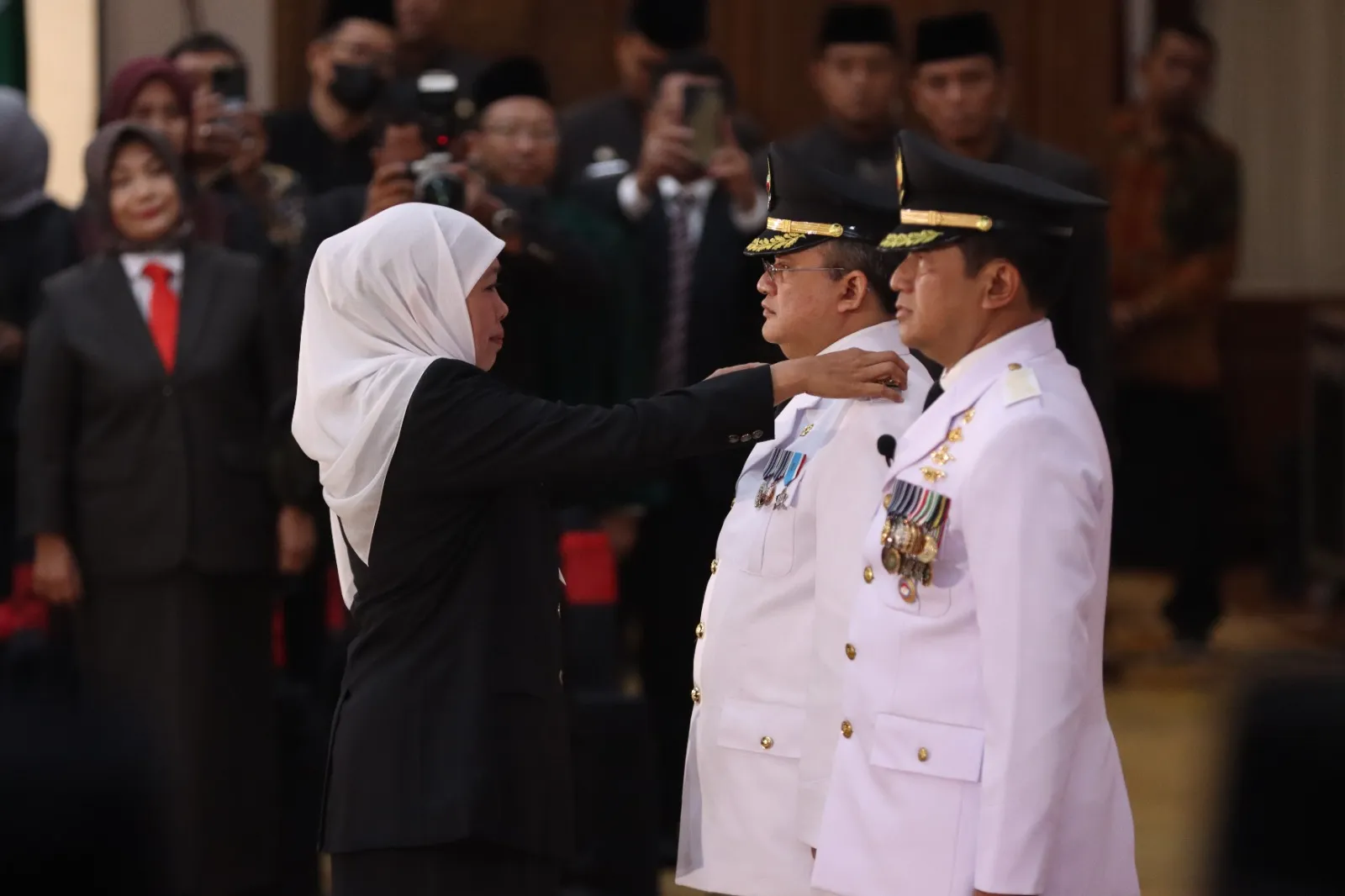 Lantik Pj Wali Kota Probolinggo dan Pj Bupati Sampang, Begini Permintaan Gubernur Khofifah