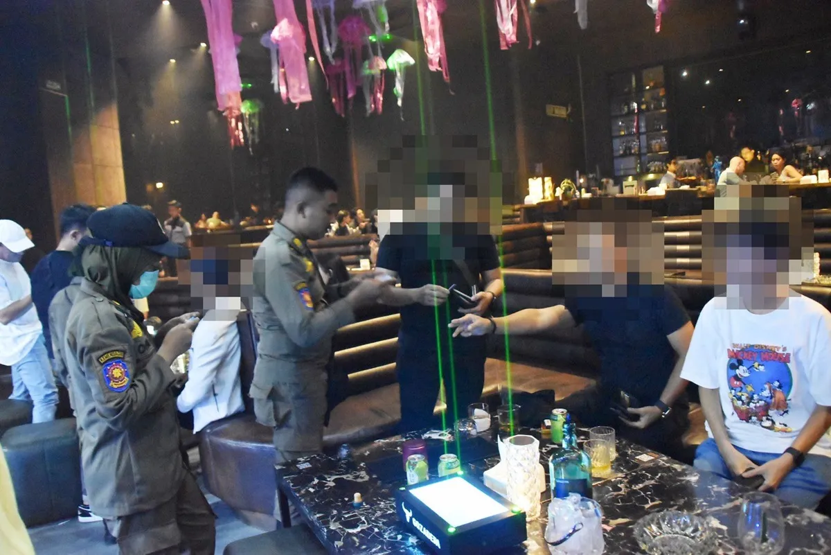 Gelar Razia Gabungan, Satpol PP Surabaya Dapati 5 Orang Positif Narkoba di Tempat Hiburan