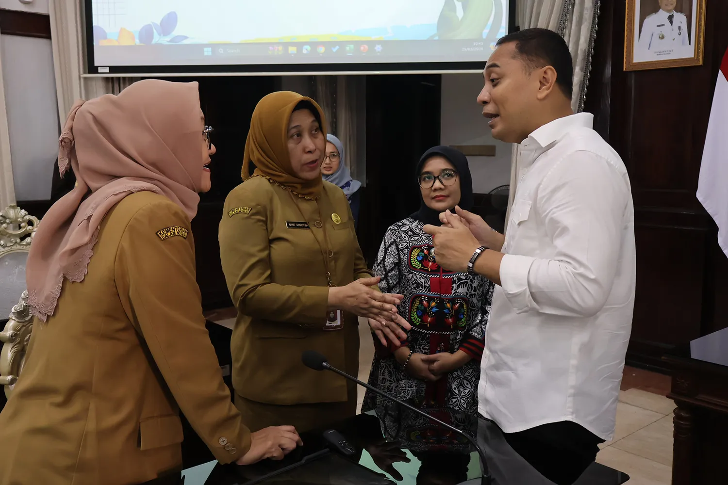 Wujudkan Pelayanan Kesehatan Terintegrasi, Wali Kota Eri Cahyadi Kerahkan Nakes di Posyandu