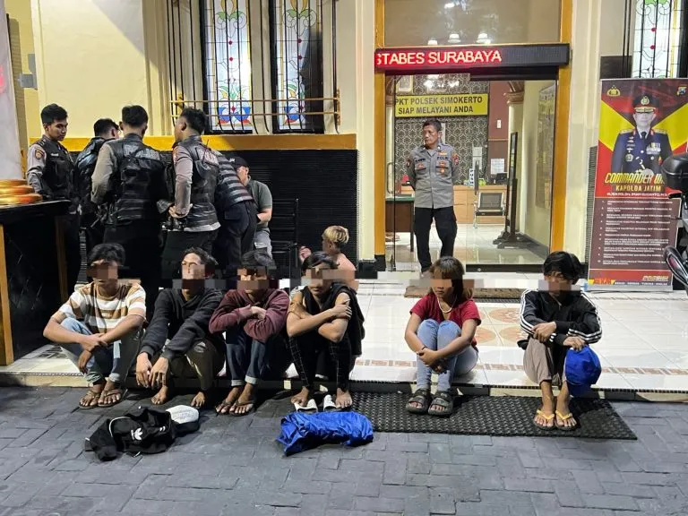 Polrestabes Surabaya Tangkap Gengster yang Kedapatan Bawa Pil Koplo