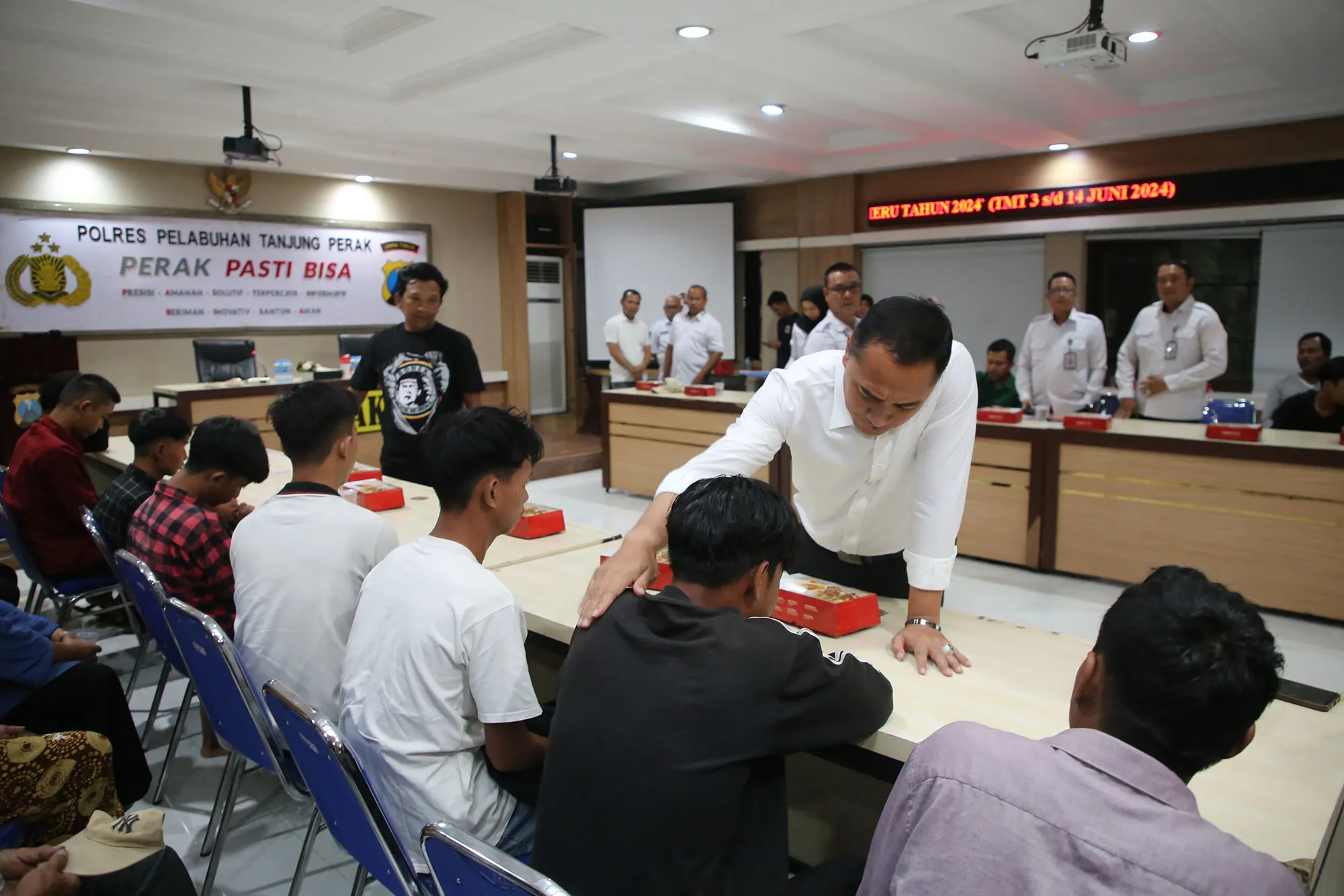 Dibebaskan dari Tahanan, 11 Anak DIduga Terlibat Kerusuhan Suporter Disuruh Cium dan Sejud ke Orang Tuanya