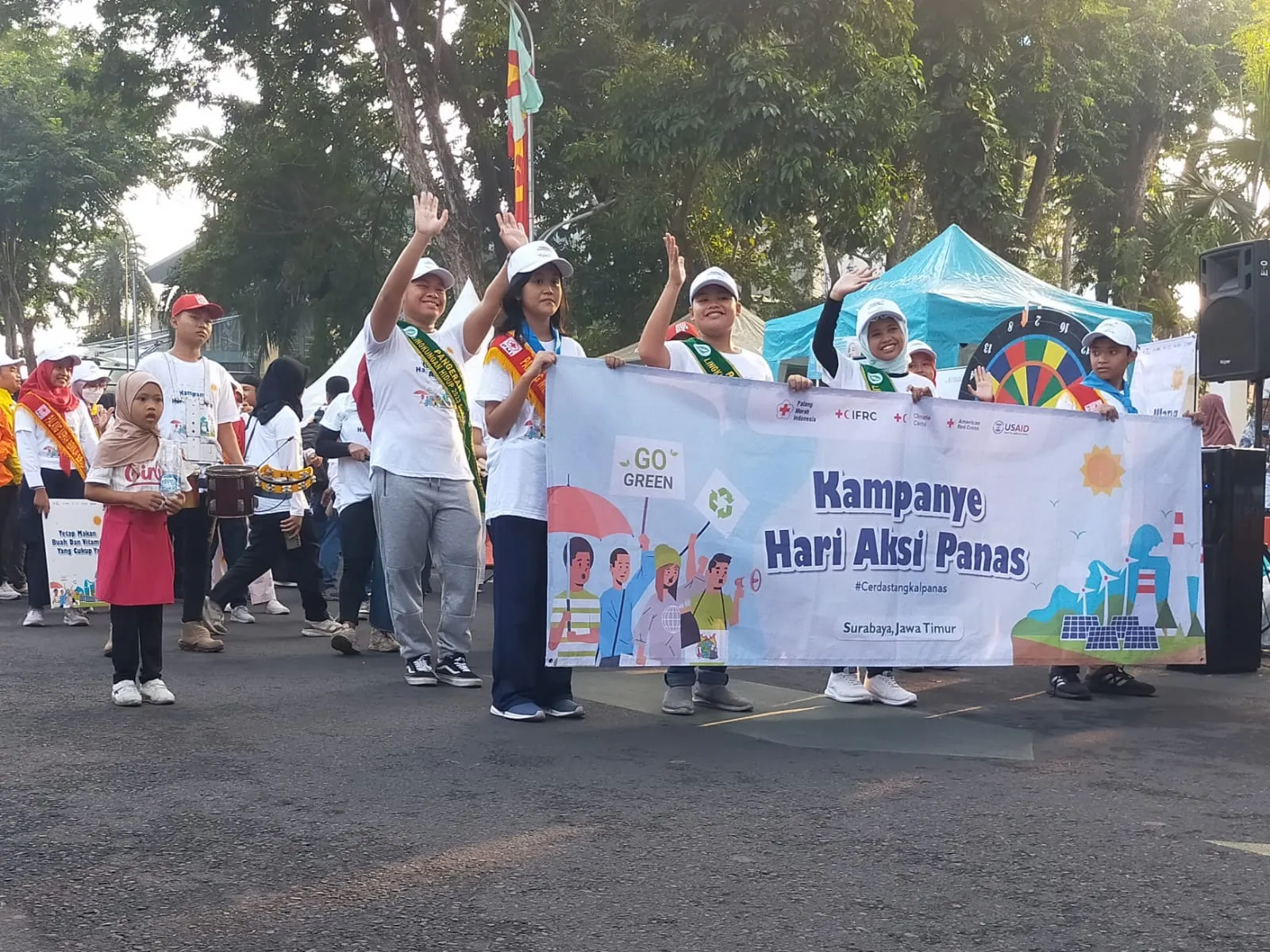 Hadapi Cuaca Panas Ekstrem, PMI Surabaya Gelar Kampanye Edukasi dan Bagikan Bibit Tanaman