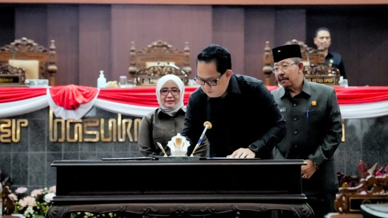 Perokok Wajib Tahu! DPRD dan Pemprov Jatim Sahkan Raperda Kawasan KTR Menjadi Perda