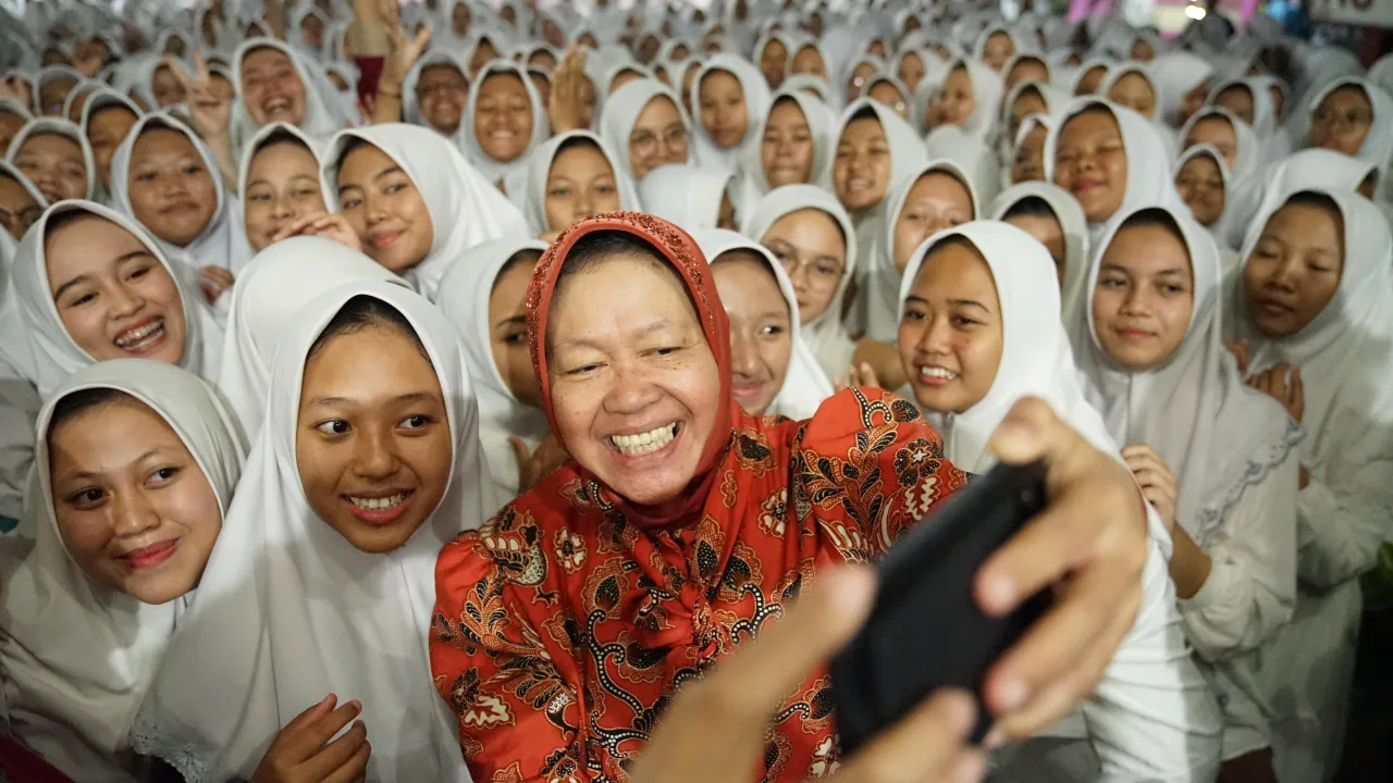 Ribuan Santri Darul Ulum Jombang Doakan Risma-Gus Hans Menang di Pilgub Jatim 2024