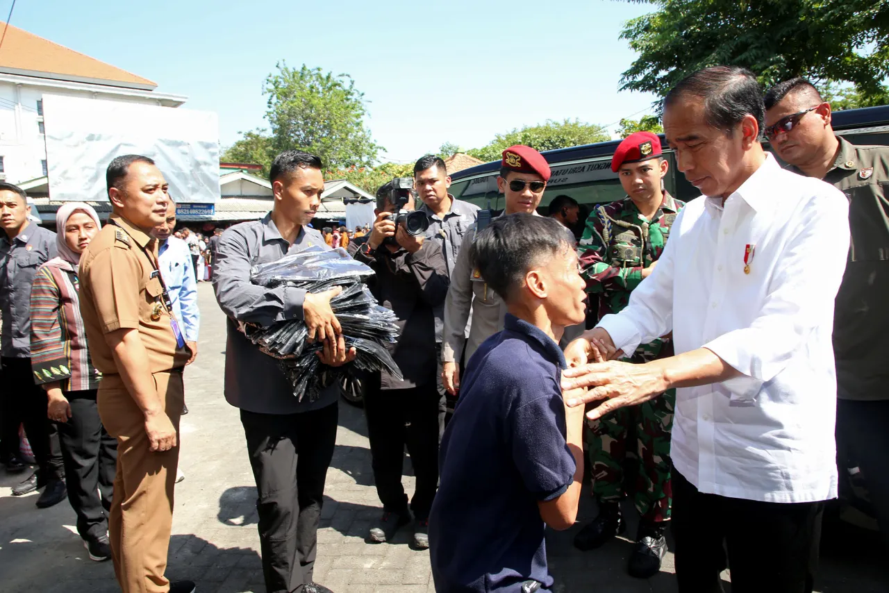 Presiden Jokowi Apresiasi Stabilitas Harga Pangan di Pasar Soponyono Surabaya