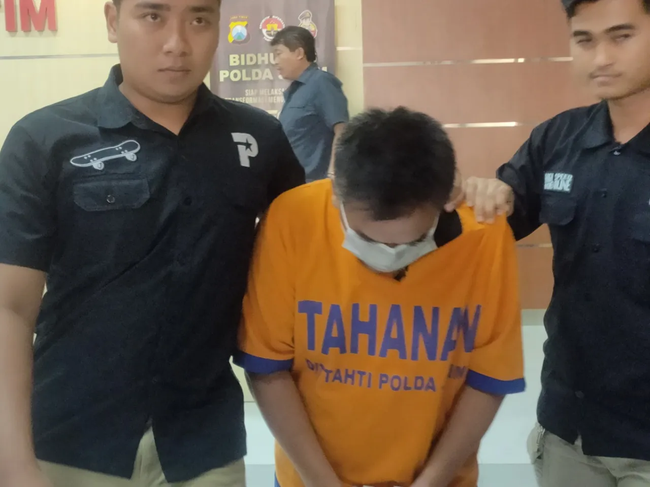 Baca juga : Bejat! Ayah di Surabaya Cabuli Anak Kandungnya Sendiri hingga Trauma, Ini Kronologinya