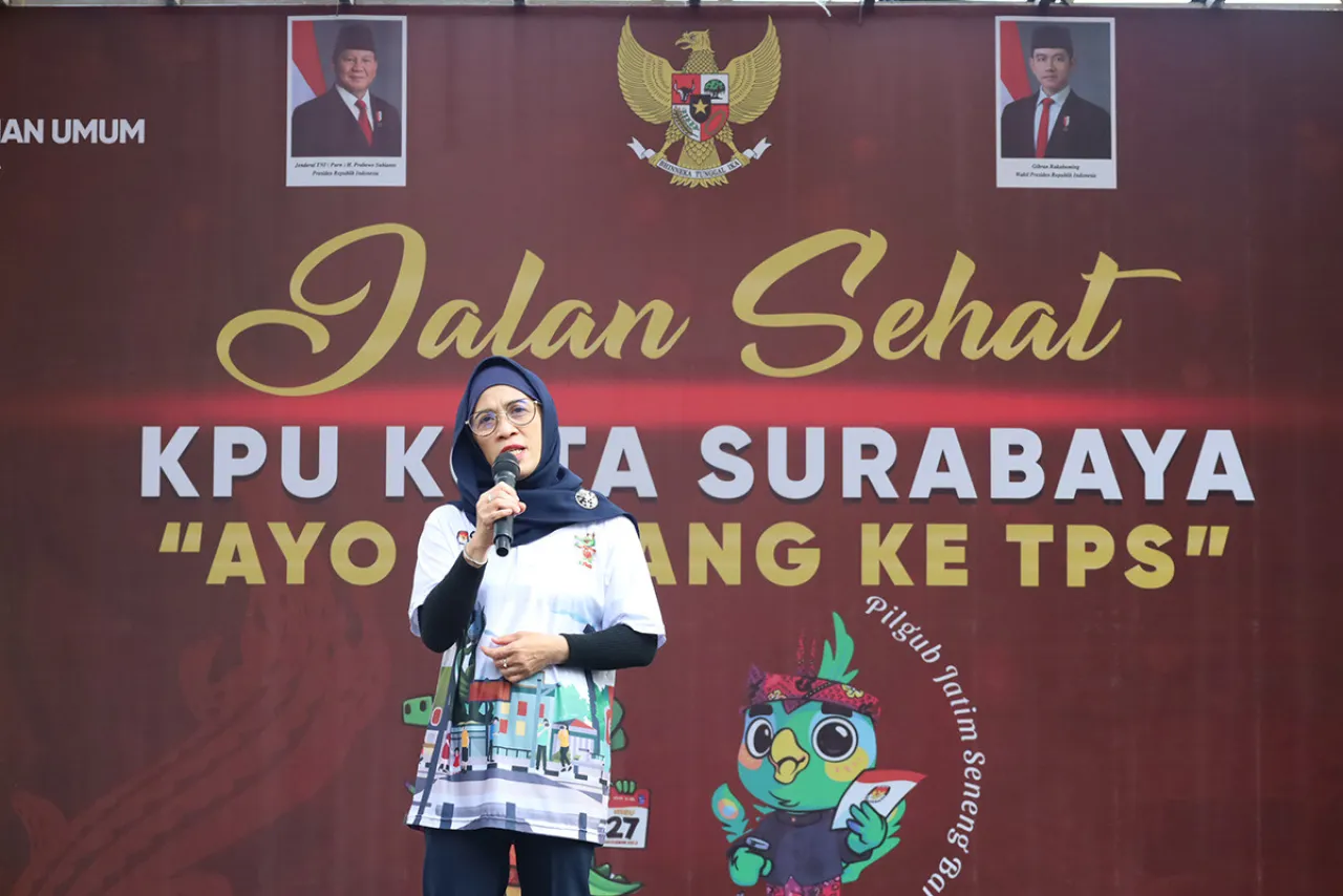 Dongkrak Partisipasi Masyarakat Datang ke TPS, Pemkot dan KPU Surabaya Gelar Jalan Sehat