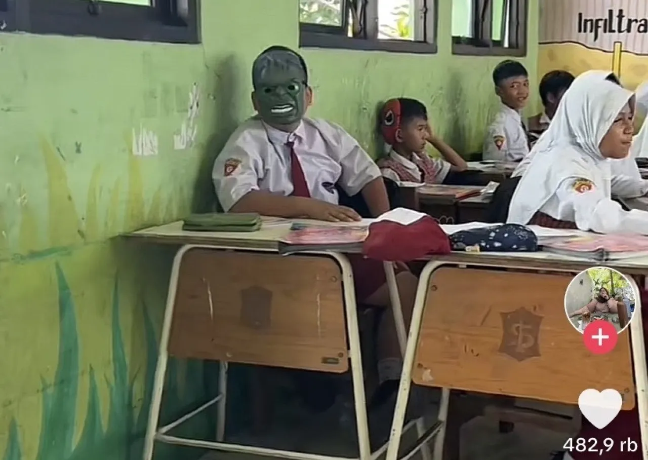 Viral Video Siswa SD di Surabaya Disuruh Pakai Topeng saat Kerjakan Ulangan