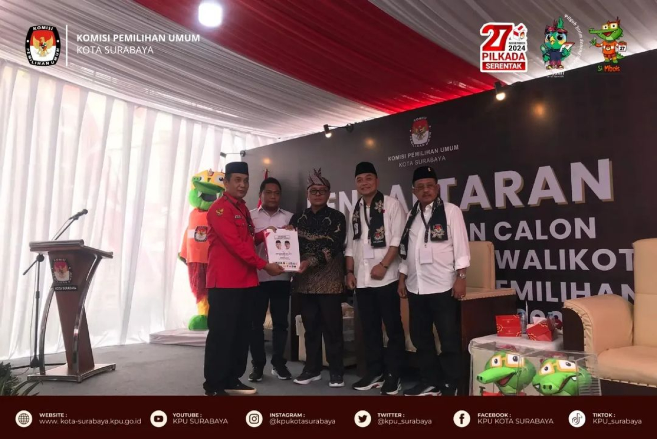 Eri Cahyadi dan Armuji saat pendaftaran di KPU