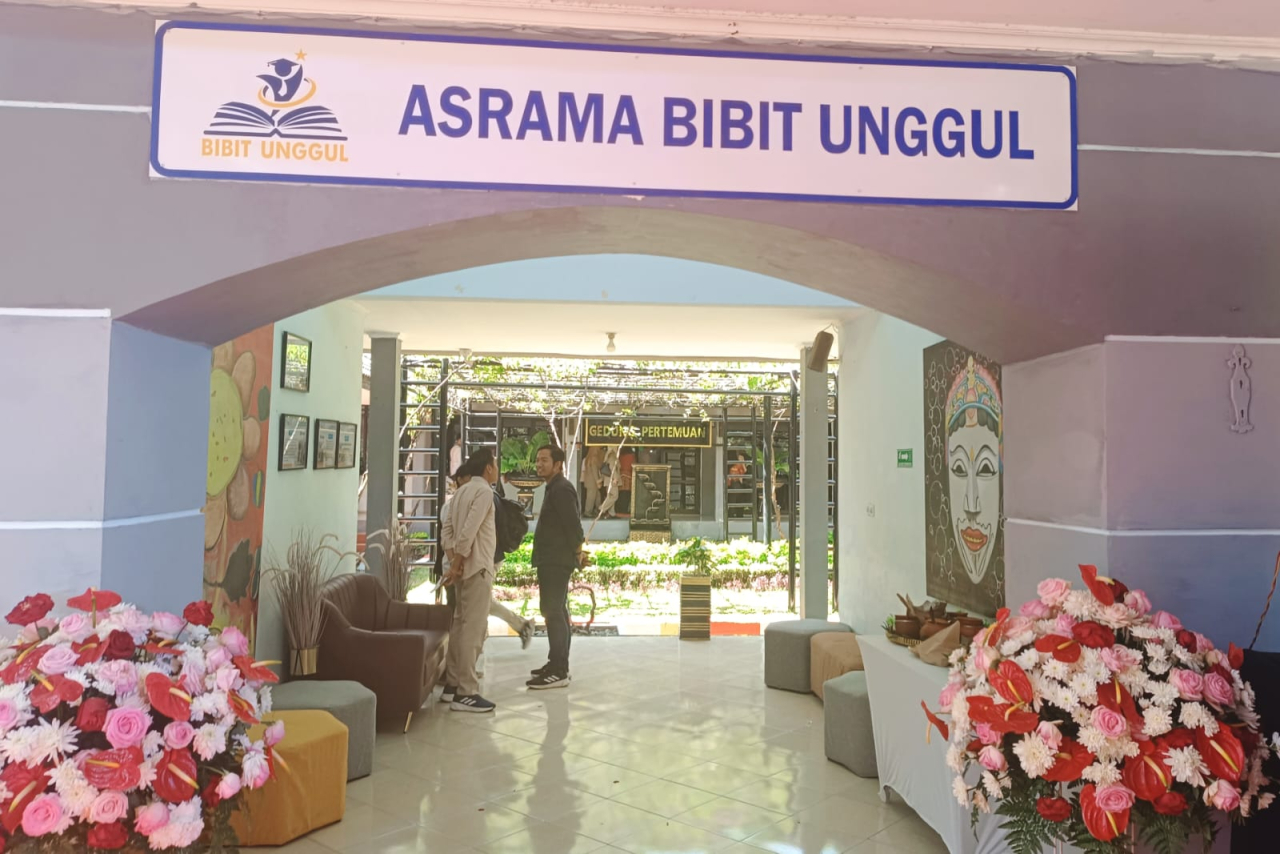 Asrama Bibit Unggul di Jl. Villa Kalijudan Indah XV/Kav. 2-4 Surabaya