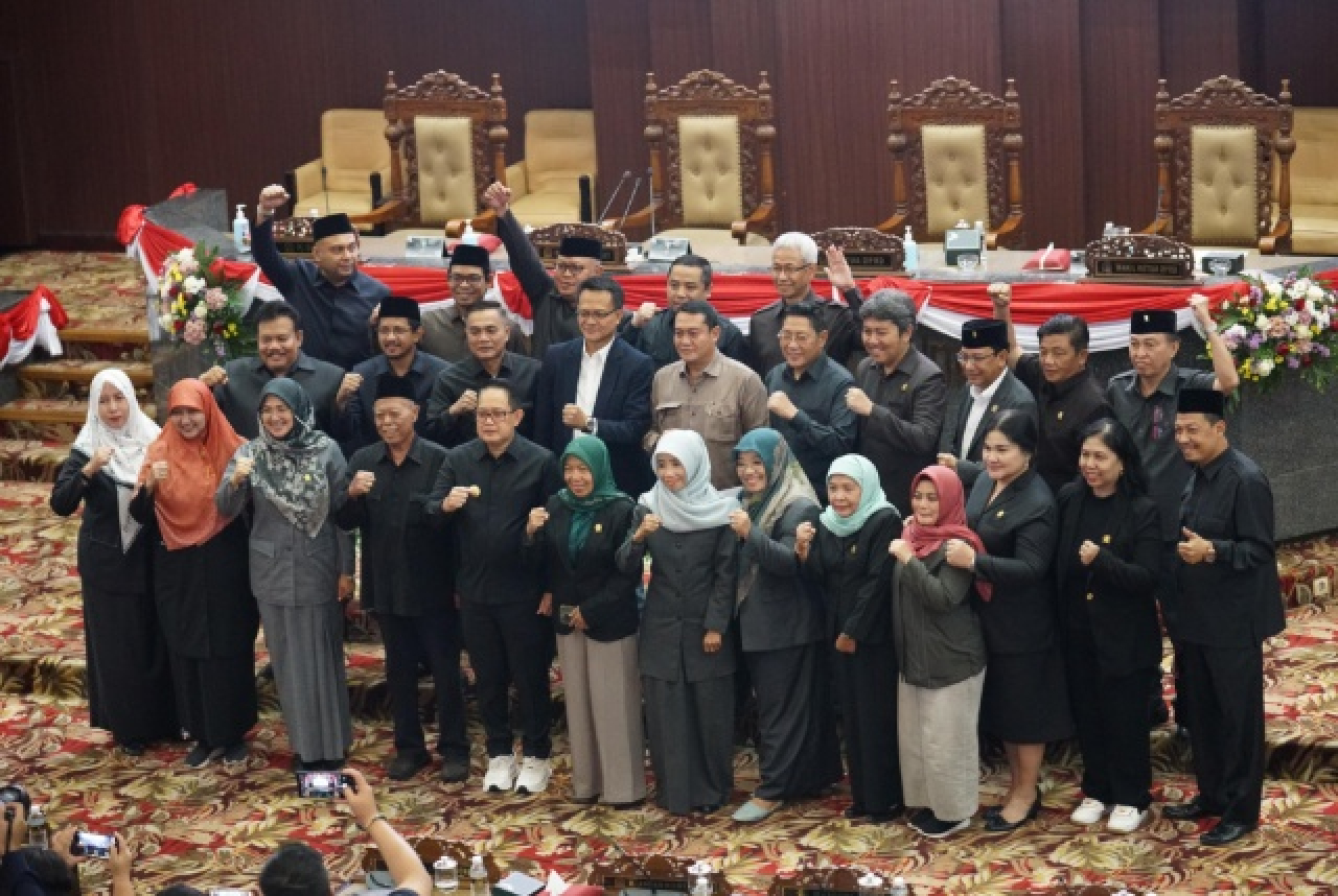 118 Anggota DPRD Jatim Pamit
