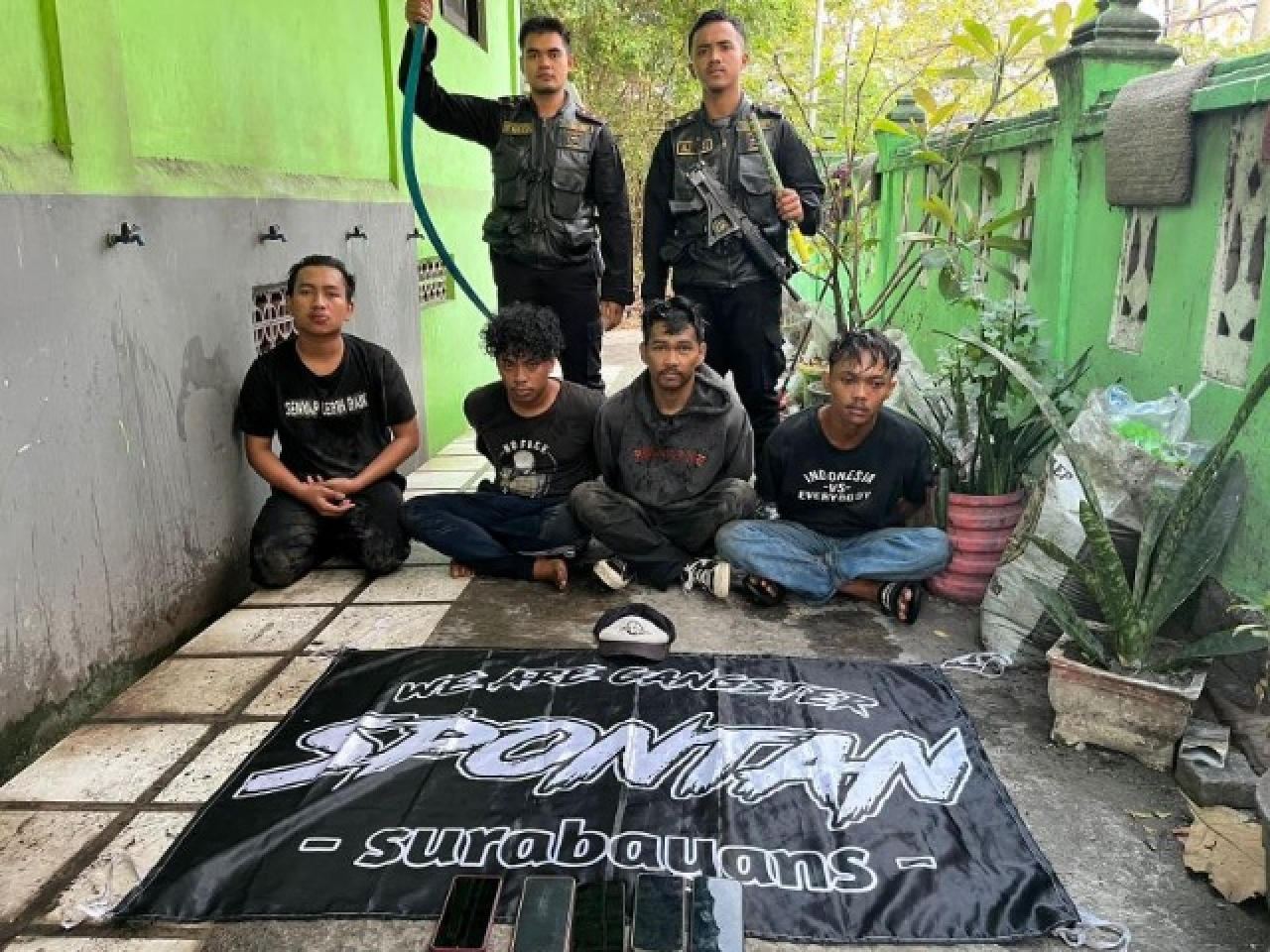 Tim Respati Polrestabes Surabaya Amankan Remaja terlibat tawuran dengan membawa senjata tajam