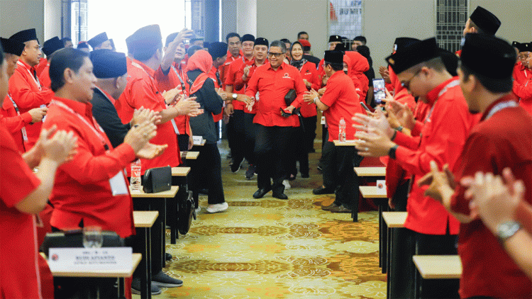 Kader PDIP Wajib Simak! Hasto Sampaikan Pesan Megawati untuk Caleg DPRD Terpilih se Jatim