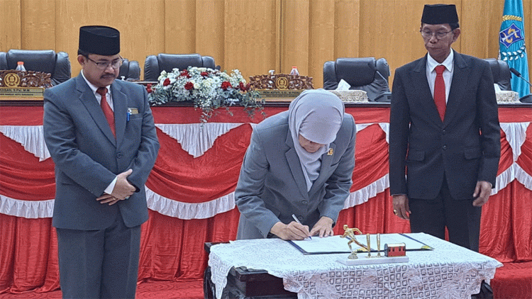 DPRD Surabaya Sahkan 3 Raperda Jadi Perda, Apa Saja?