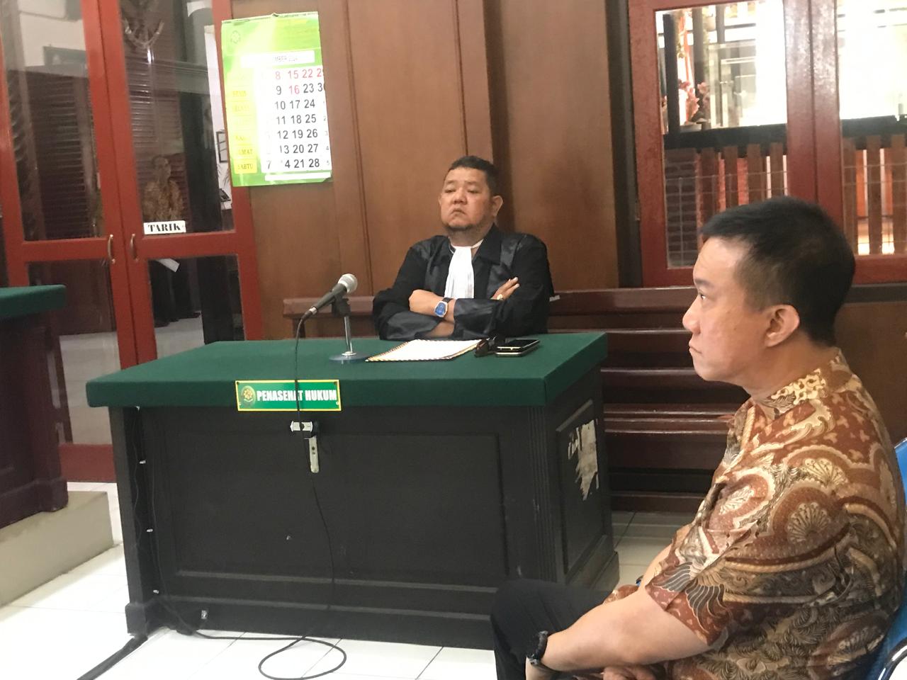 Terdakwa Heru menjalani sidang di PN Surabaya