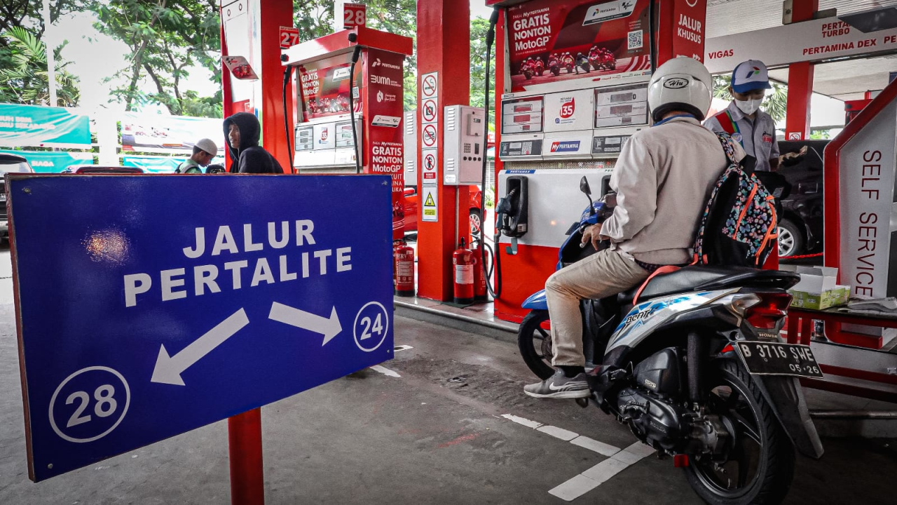 Ilustrasi bahan bakan minyak (BBM) Pertalite akan tetap disalurkan kepada masyarakat (foto: Pertamina)