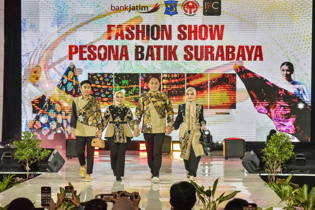 Pesona Batik Surabaya 2024, di Plaza Internatio Kota Lama