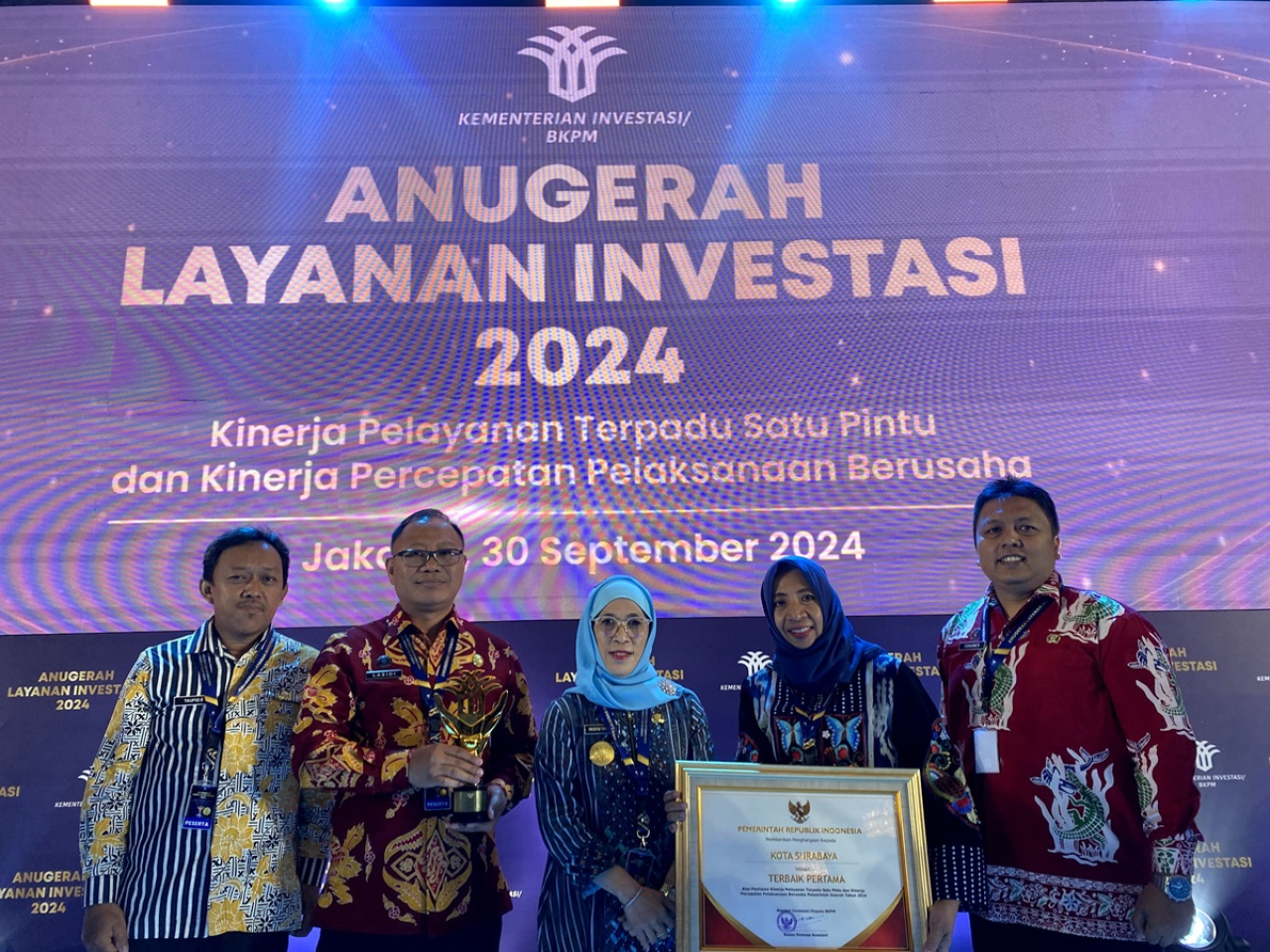 Pemkot Surabaya meraih penghargaan sebagai Kota Predikat Terbaik Pertama, kategori Pemberian Layanan Investasi Terbaik dalam Anugerah Layanan Investasi (ALI) 2024