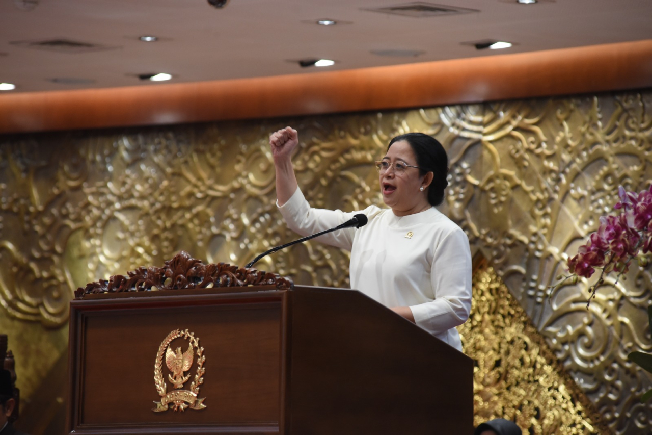 Ketua DPR RI Puan Maharani menyampaikan pidatonya pada Rapat Paripurna terakhir DPR periode 2019-2024 di Gedung Nusantara II, Kompleks Parlemen, Senayan, Jakarta, Senin (30/9/2024). Foto: Dep/vel/Parlementaria DPR