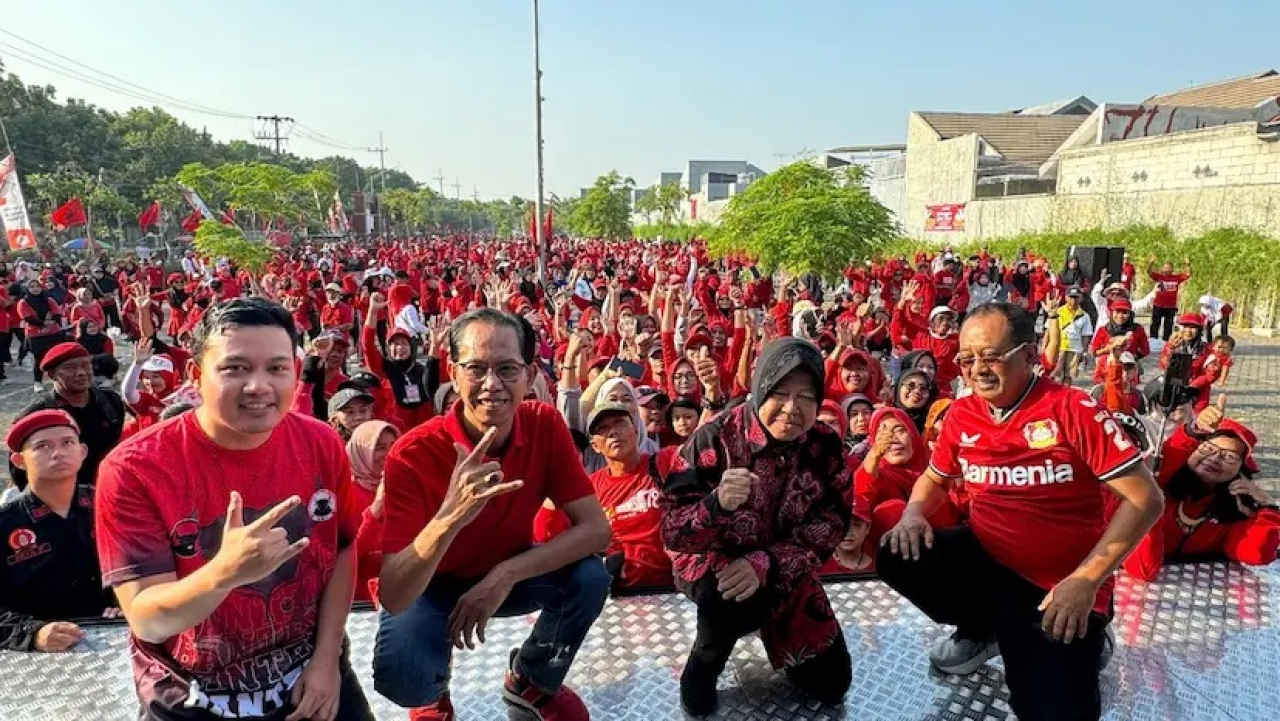 Tri Rismaharini dan Armuji bersama ribuan warga Rungkut.