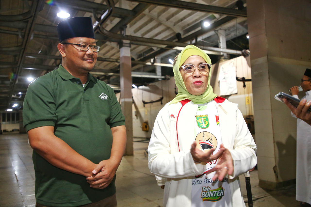 Pjs Wali Kota Surabaya, Restu Novi Widiani melakukan peninjauan langsung di PD RPH Pegirian Surabaya