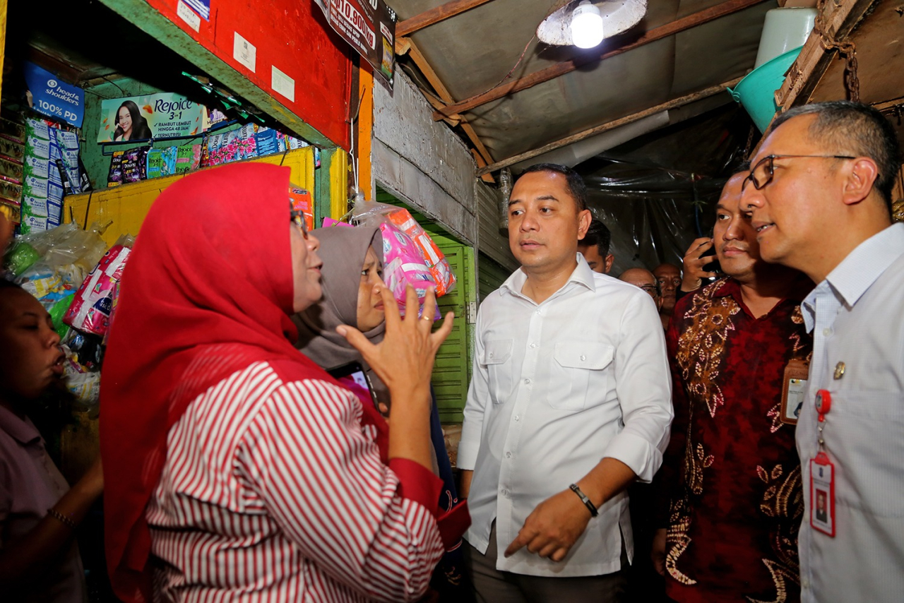 Wali Kota Surabaya Eri Cahyadi kunjungi Pasar Kembang