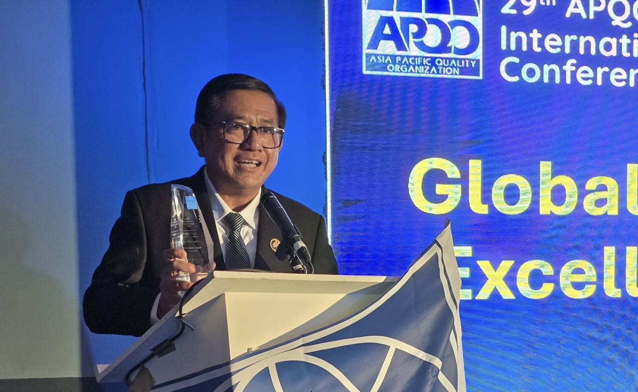 Dirut PG, Dwi Satriyo Annurogo menerima penghargaan World Class Company-Commitment to Excellence” pada ajang Global Performance Excellence Award (GPEA) 2024 di Mexico.