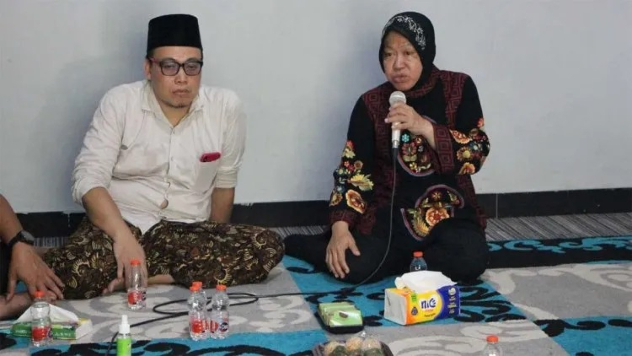 Pengasuh ponpes Darul Hikam Gus Nabil Hasbullah bersama Tri Rismaharini
