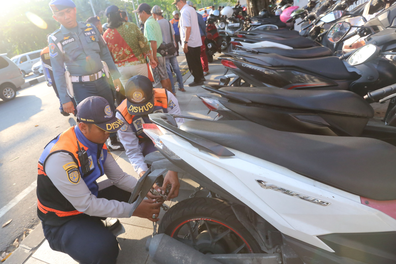 Operasi parkir liar di kawasan Grand City Gubeng Surabaya