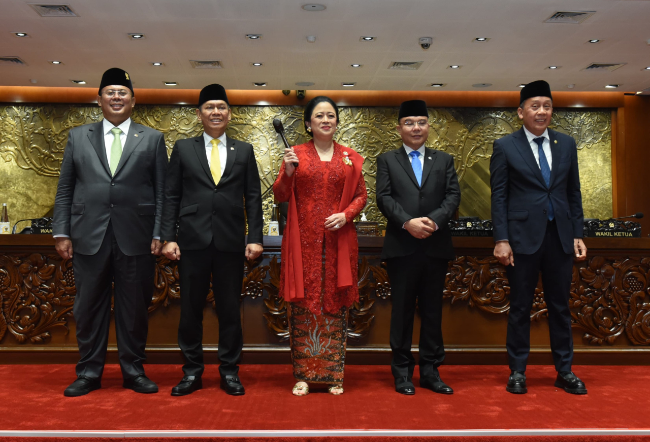 Rapat yang dipimpin oleh Ketua Sementara DPR RI, Guntur Sasono dari Fraksi Partai Demokrat, dan Wakil Ketua Sementara, Anisa Mahesa dari Fraksi Partai Gerindra, menetapkan Puan Maharani sebagai Ketua DPR RI(. Foto : Jaka/Andri/Parlementaria)