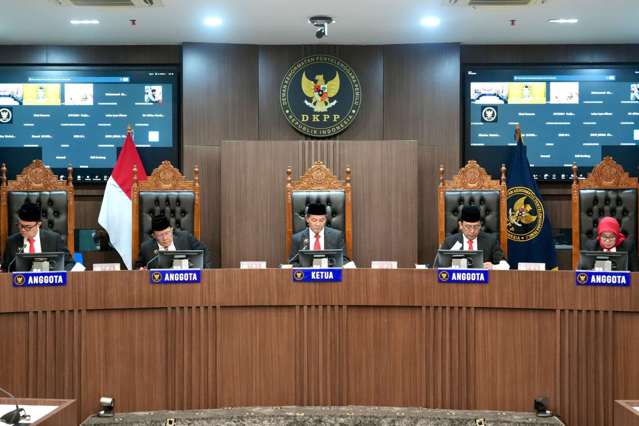 Sidang putusan terhadap anggota Bawaslu Kota Surabaya